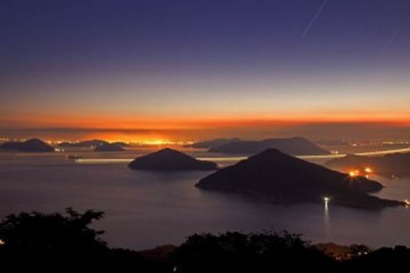 日落下的建筑AI 生成的内容可能不正确。