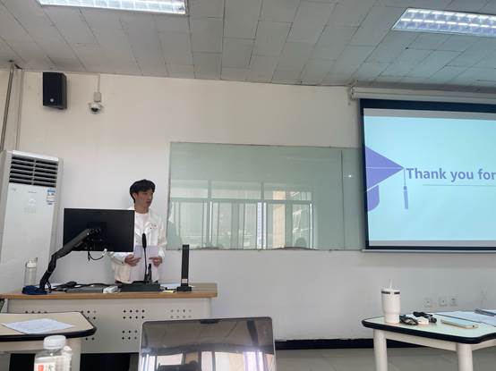 房间里的电视AI 生成的内容可能不正确。