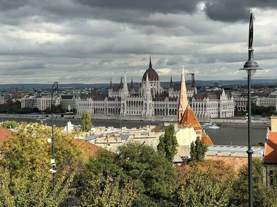 城堡外有许多建筑AI 生成的内容可能不正确。