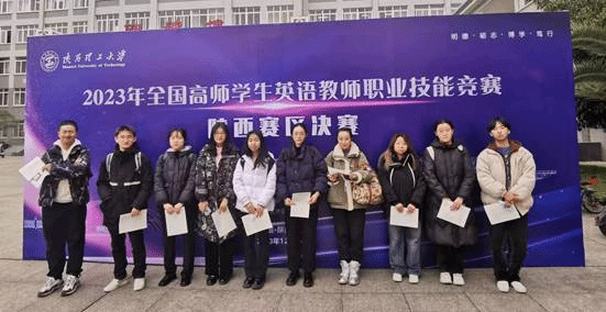 10名参赛选手合照