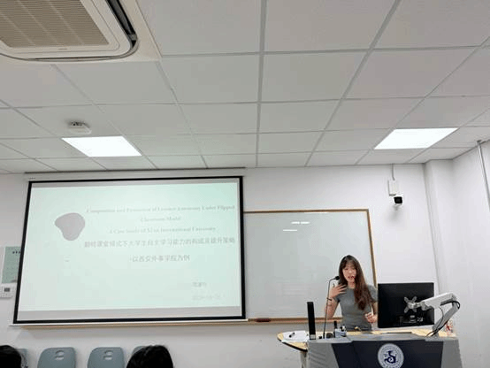 图片包含 室内, 男人, 女人, 桌子描述已自动生成