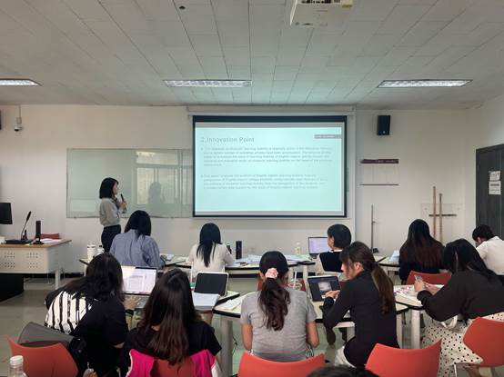 会议室里的人们AI 生成的内容可能不正确。