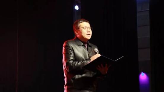 3727264a4dc4a29016f351cb9668abf6467a562b