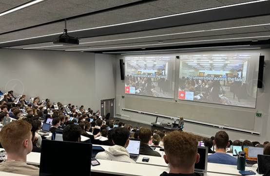 会议室里的人们AI 生成的内容可能不正确。